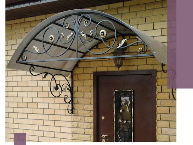 Изготовление козырьков из металла под ключ в Лесозаводске