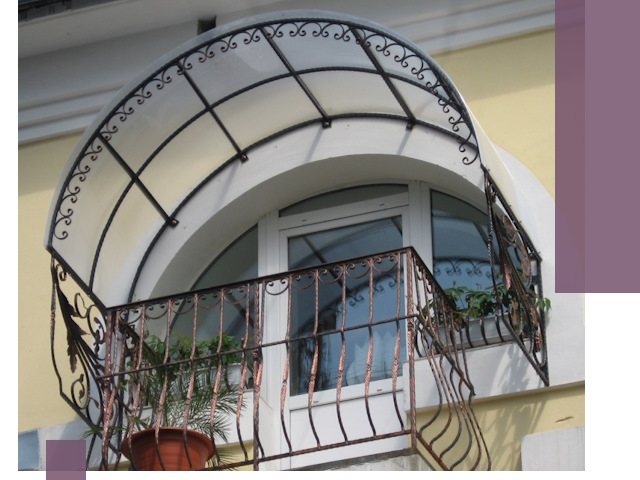 Козырьки над балконом в Лесозаводске — изготовление и монтаж