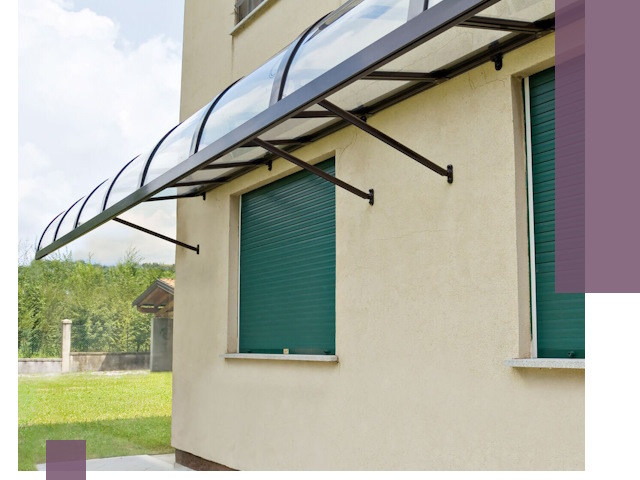 Козырьки над окнами в Лесозаводске — изготовление и монтаж по выгоде