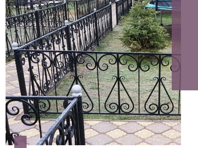 Кованые газонные ограждения под ключ в Лесозаводске