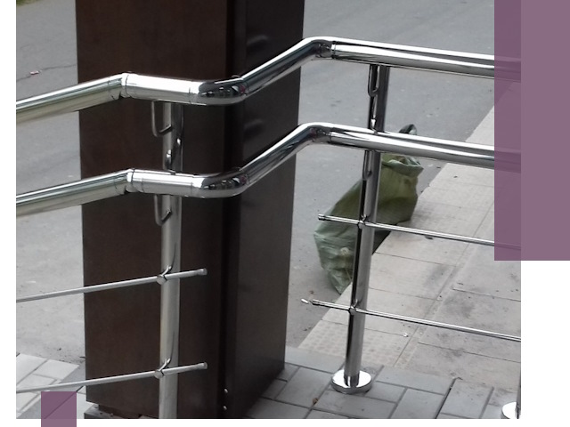 Монтаж поручней из нержавеющей стали в Лесозаводске качественно и быстро